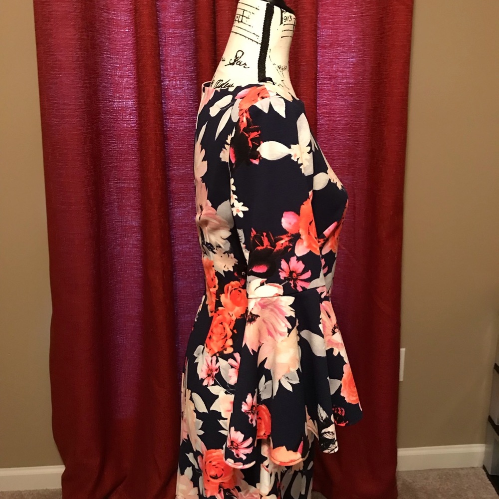 Dress - Picture 2 of 7